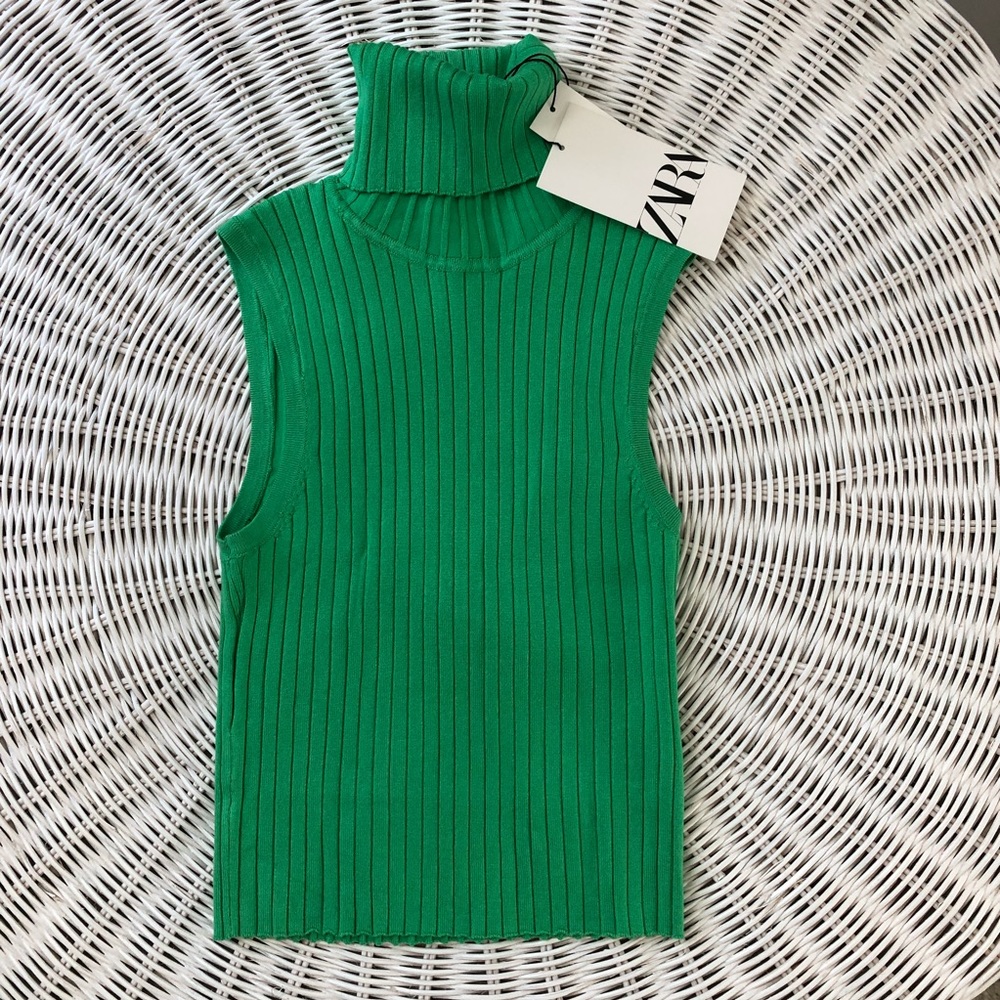 ZARA green turtle neck without sleeves